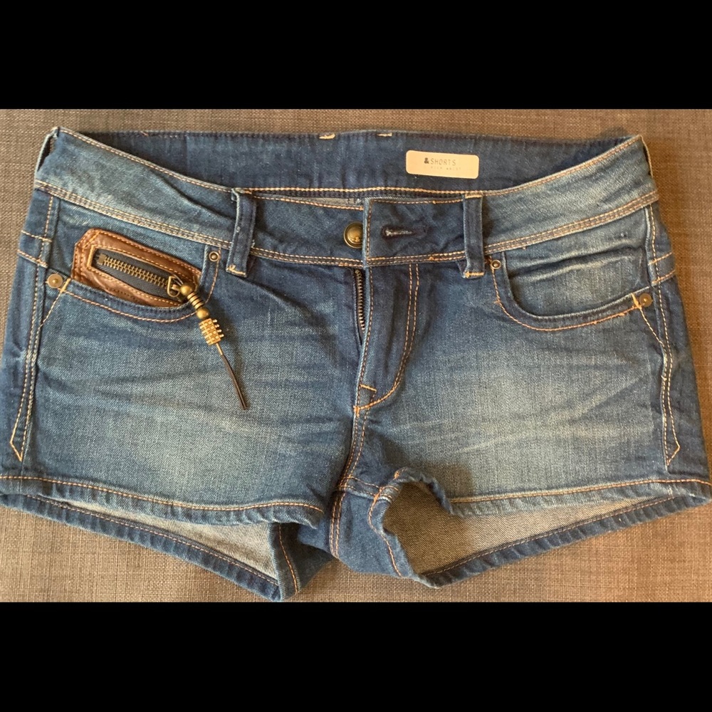Denim Shorts. Size.6